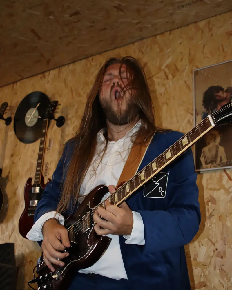 Loke, lead guitar i Live Wire